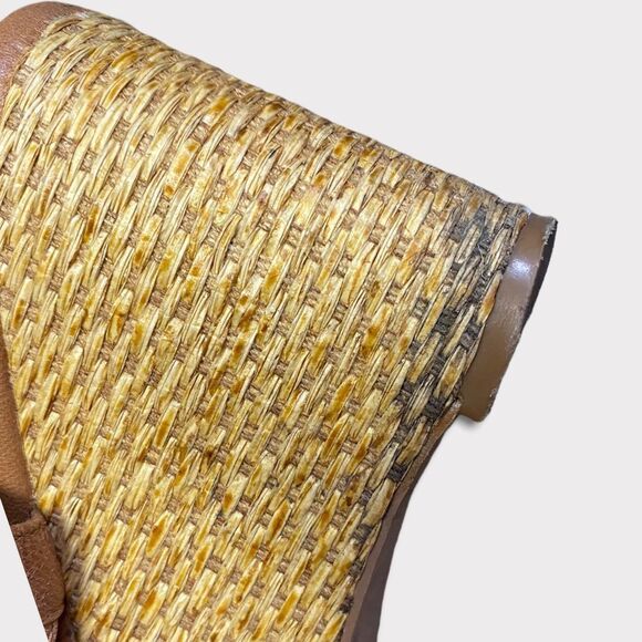 𝅺ADDRIENNE VITTADINI | Tan Leather Opened Toed Wedge Heels - Picture 2 of 9